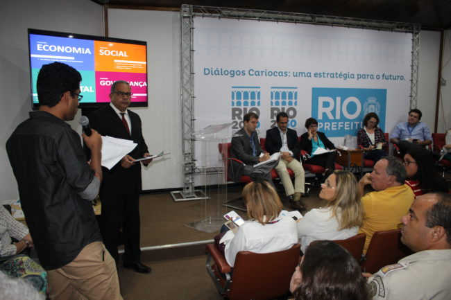 1ª Audiência Pública do Plano Estratégico Rio, ocasião da entrega de contribuições e críticas da sociedade civil a primeira versão do documento.